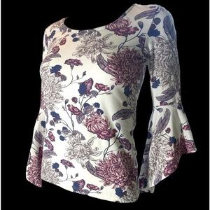 Women’s HOT KISS Floral Top with Bell-sleeves Size M